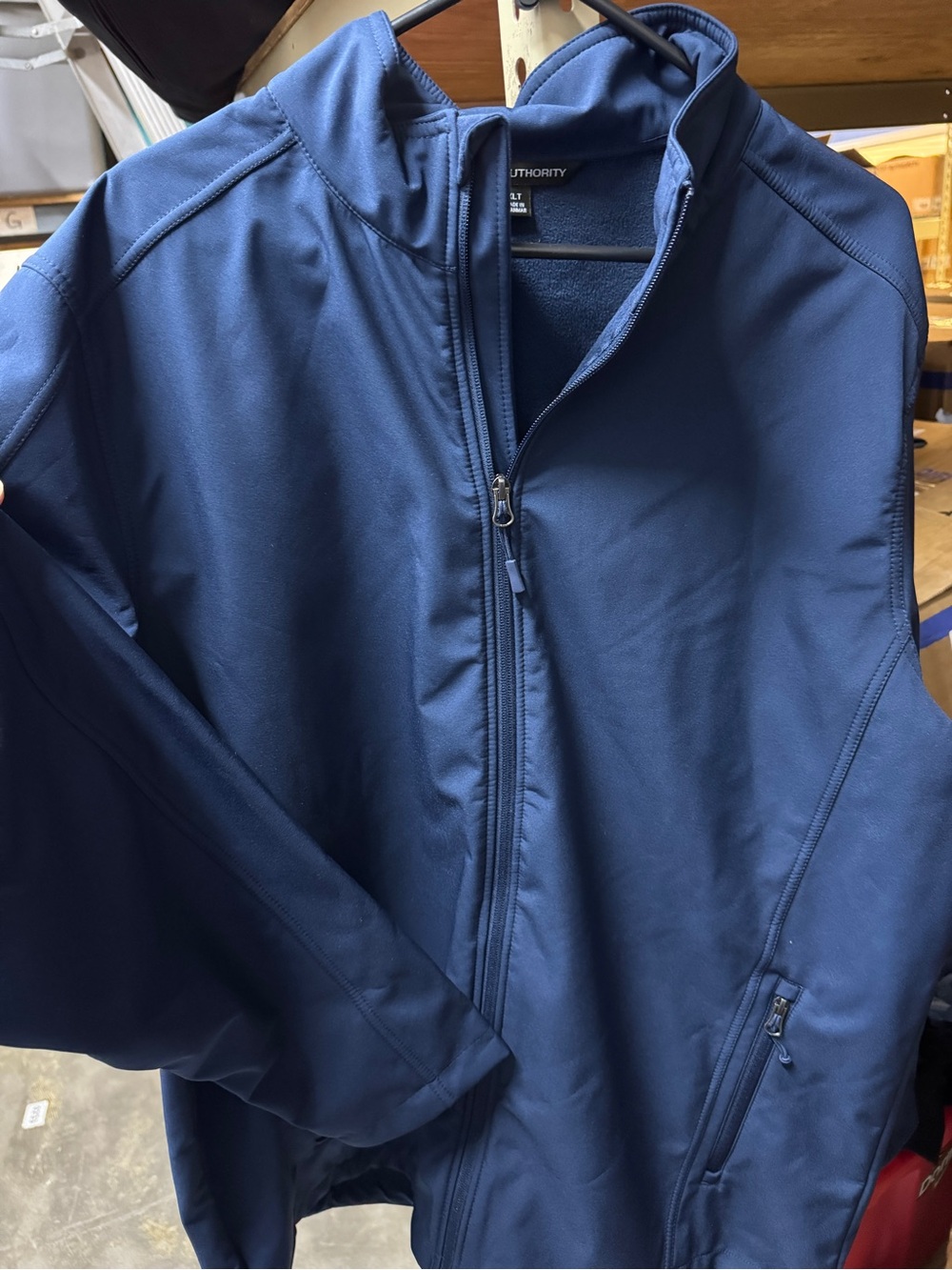 Men's Navy Full-Zip Softshell Jacket -NWT. Navy blue